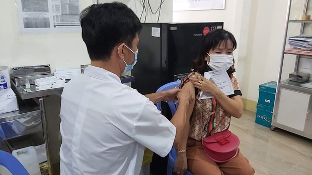 Vaccination contre le COVID-19 à Phu Quôc. Photo : thanhnien.
