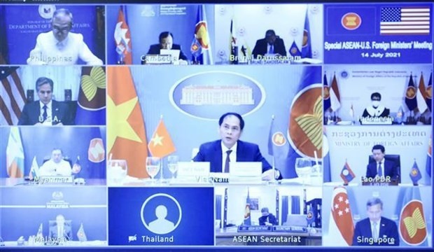 Le ministre vietnamien des Affaires étrangères (AE), Bùi Thanh Son, participe à la conférence spéciale des ministres des AE ASEAN - Etats-Unis, tenue en ligne le 14 juillet. Photo : VNA.