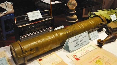 Plusieurs objets offerts au Musée de Hanoi par les habitants. Photo: HNM/CVN.