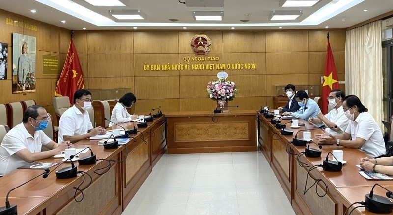 Rencontre entre l'ALOV et le Comité d’État chargé des Vietnamiens résidant à l’étranger. Photo : Thoidai.