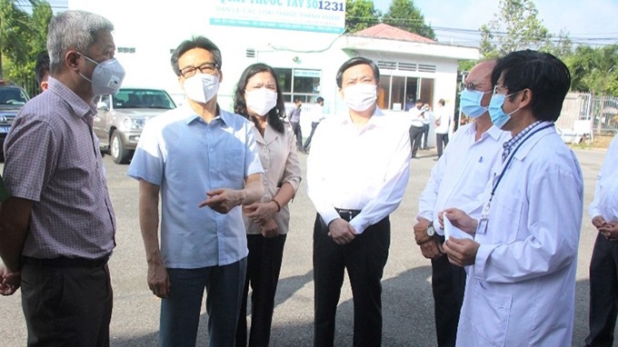 Le vice-Premier ministre, Vu Duc Dam effecte une visite dans la province de Bên Tre. 