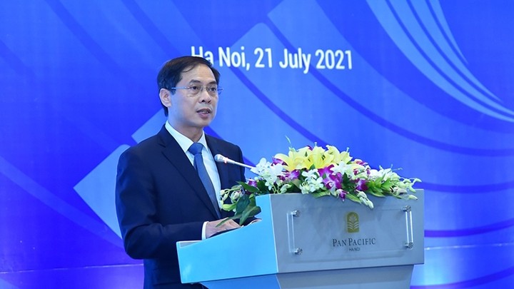 Le ministre vietnamien des Affaires étrangères, Bùi Thanh Son, lors de l'événement. Photo : dangcongsan.vn