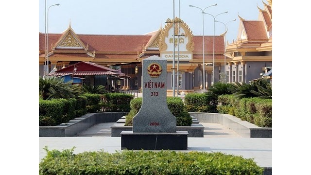 La borne 313 à la paire de poste frontaliers internationaux de Hà Tiên dans la ville de Hà Tiên, province de Kiên Giang et de Preak Chak dans le district de Kompong Trach, province de Kampot au Cambodge. Photo : VNA.