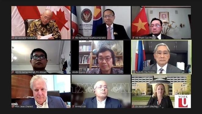 Lors du colloque en ligne sur la coopération entre le Canada et l’ASEAN. Photo : VNA.