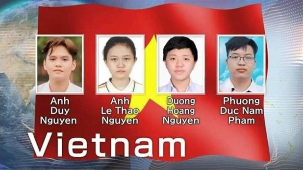 L'équipe vietnamienne de quatre membres aux Olympiades de chimie 2021. Photo : VNA.
