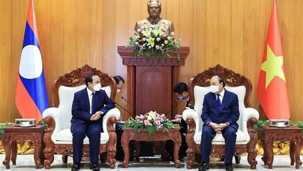 Le Président vietnamien, Nguyên Xuân Phuc (à droite), et le Vice-Président laotien, Bounthong Chithmany. Photo : VNA.