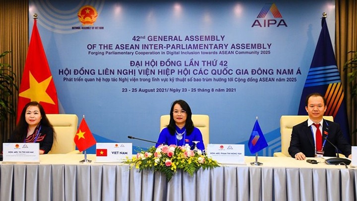 La délégation de l’AN du Vietnam lors de la session. Photo : VOV.