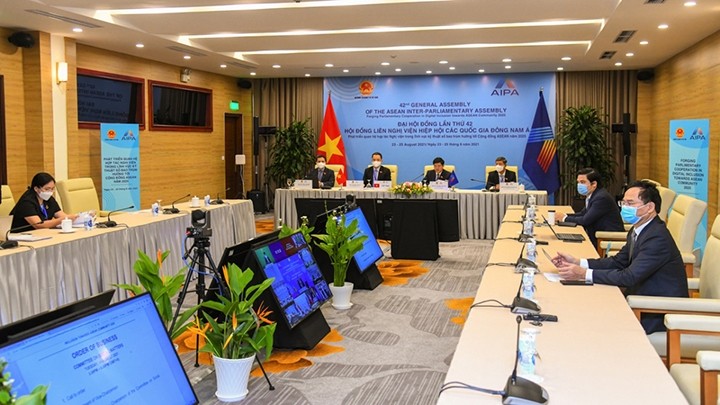 La délégation vietnamienne participe à la session de la Commission sociale de l’AIPA sur le changement climatique. Photo : VOV