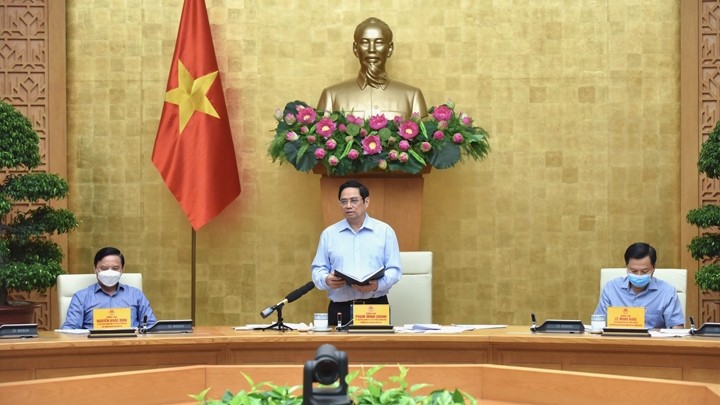Le Premier ministre Pham Minh Chinh prend la parole lors de la visioconférence.  Photo : Tran Hai/NDEL.