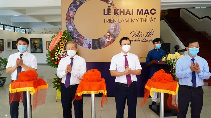 L’exposition « L’Oncle Hô — Cristallisation de l’âme nationale » a été inaugurée le 1er septembre au Musée Hô Chi Minh, dans la province centrale de Thua Thiên Huê. Photo : NDEL.