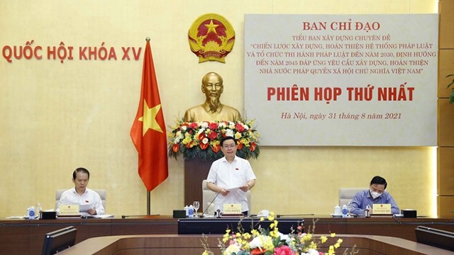 Le Président de l’Assemblée nationale vietnamienne, Vuong Dinh Huê, prend la parole lors de l'événement, le 31 août à Hanoï. Photo : VNA.