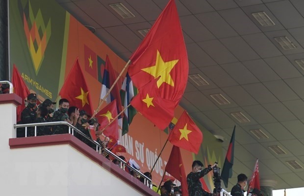 Des supporters pour l'équipe de l'Armée populaire du Vietnam. Photo : VNA.