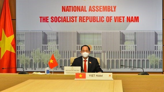 Le général de corps d’armée Trân Quang Phuong, Vice-Président de l’Assemblée nationale, assiste par visioconférence au forum. Photo : quochoi.vn