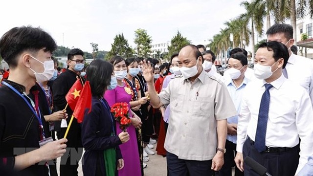 Le Président Nguyên Xuân Phuc assiste le 7 septembre à la cérémonie d'ouverture de la nouvelle année scolaire 2021 - 2022 à l'école-internat des ethnies minoritaires de la province montagneuse de Yên Bai. Photo : VNA.
