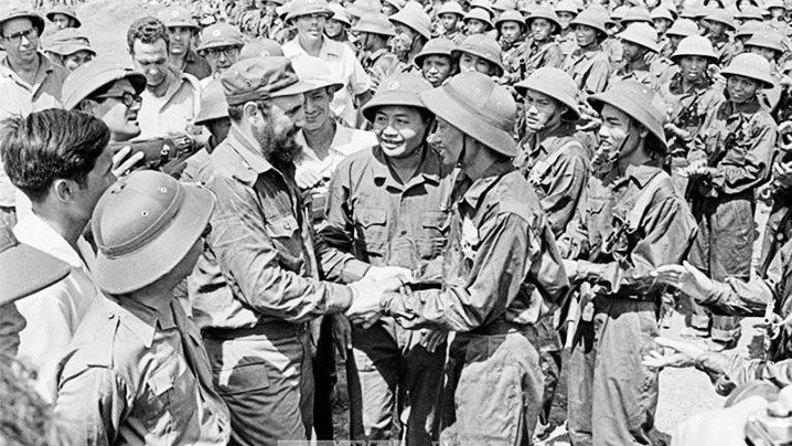 Le leader cubain Fidel Castro lors de sa visite officielle au Vietnam en 1973. Photo: VNA