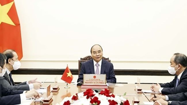 Le Président du Vietnam, Nguyên Xuân Phuc, a eu une conversation téléphonique avec le Premier ministre japonais, Suga Yoshihide. Photo : VNA.