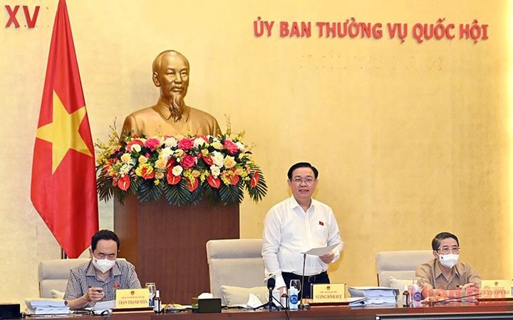 Le Président de l'Assemblée nationale Vuong Dinh Huê (au milieu). Photo : NDEL.