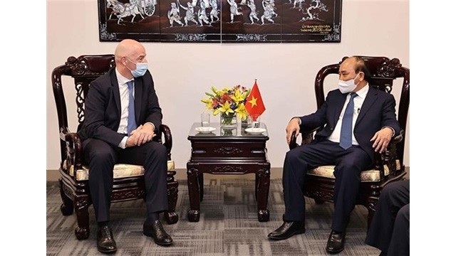 Le Président Nguyên Xuân Phuc (à droite) et le président de la FIFA Gianni Infantino, à New York. Photo: VNA