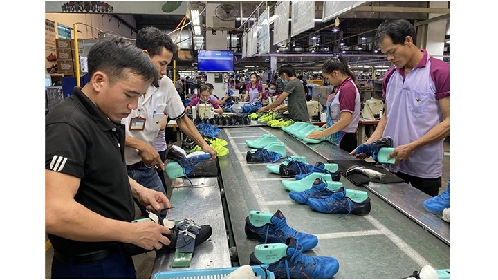 Dans une usine de fabrication de chaussures à Binh Duong. Photo: Baobinhduong/CPV