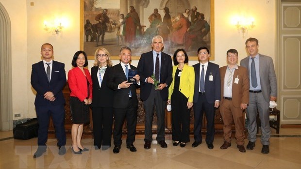 La délégation vietnamienne à la réunion parlementaire préalable à la COP26 à Rome, en Italie. Photo : VNA.