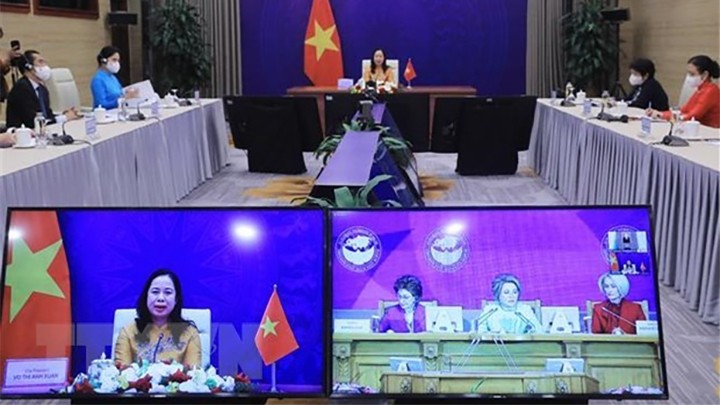 La Vice-Présidente vietnamienne, Vo Thi Anh Xuân, assiste par visioconférence au 3e Forum des femmes eurasiennes qui a lieu du 13 au 15 octobre. Photo : VNA.