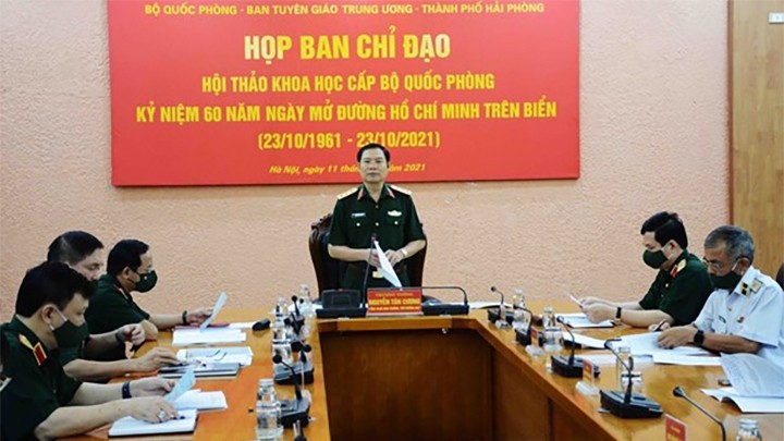 Le colonel Nguyên Van Sau, directeur adjoint de l'Institut de l'histoire militaire du Vietnam, à la conférence de presse le 12 octobre. Photo : qdnd.vn
