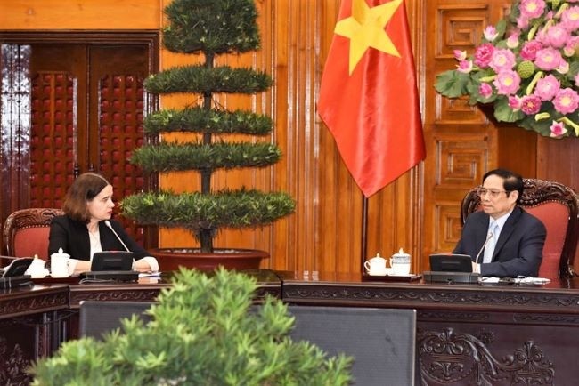 Le Premier ministre Pham Minh Chinh et Mme l'ambassadeur australien Robyn Mudie. Photo : Trân Hai/NDEL
