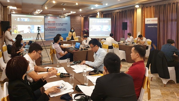La conférence « Les preuves numériques dans les affaires de traite d’êtres humains : le partage d’expériences entre le Vietnam et l’internationale ».  Photo : VOV