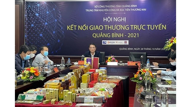 Une vidéoconférence mise en relation en vue de l’écoulement des produits agricoles de Quang Binh. Photo : congthuong.vn