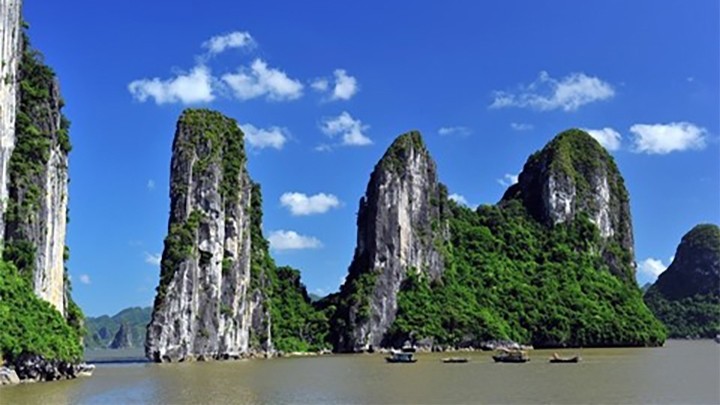 La baie de Ha Long (au Nord-Est du Vietnam), un site touristique séduisant du Vietnam. Photo : CVN.