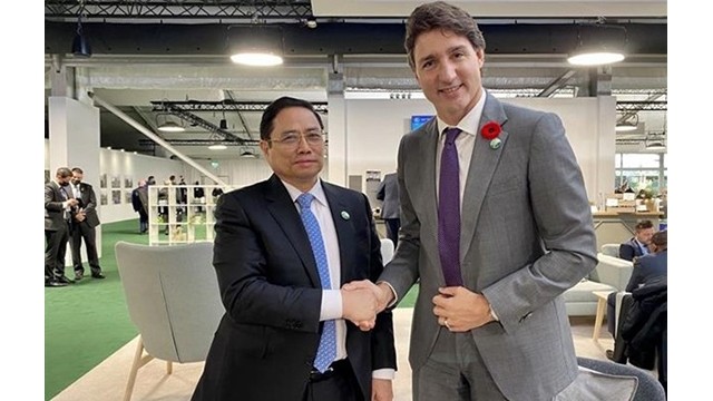 Le Premier ministre Pham Minh Chinh (à gauche) et son homologue canadien, Justin Trudeau. Photo : VNA.