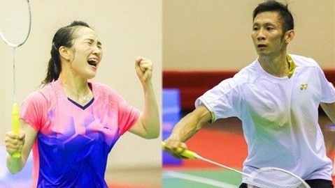 Nguyên Tiên Minh (droite) et Vu Thi Trang figurent parmi les trois badistes du Vietnam qui participeront aux Championnats du monde de badminton 2021. Photo : SGGP