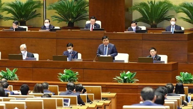 Le ministre du Plan et de l'Investissement, Nguyên Chi Dung, s'exprime devant l'Assemblée nationale. Photo : VNA.