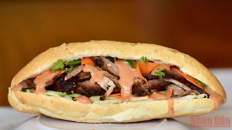 le « bánh mì » (sandwich) vietnamien. Photo : NDEL.