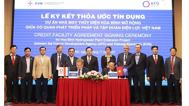 Cérémonie de signature du prêt de 70 millions d’euros de l’AFD pour le projet d’extension de la centrale hydroélectrique de Hoa Binh. Photo : NDEL.