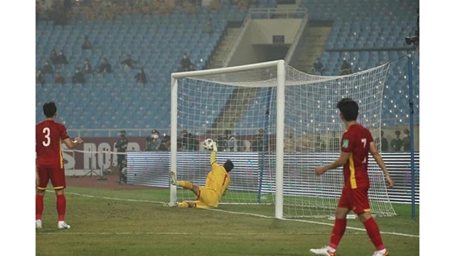 L'équipe vietnamienne n'a pas pu faire de surprise lorsqu'elle a dû s'incliner 0-1 face à l'Arabie saoudite au stade national My Dinh à Hanoï. Photo : VNA.