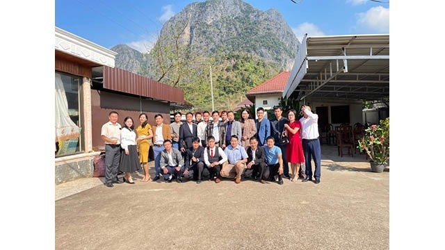 La délégation composée de 27 enseignera le vietnamien au Laos de 2021 à 2023. Photo : baodantoc.vn
