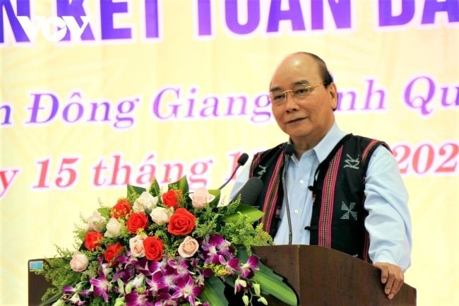 Le Président Nguyên Xuân Phuc prend la parole lors de la Journée du grand bloc d’union nationale dans la commune de Ba, dans la province de Quang Nam (au Centre). Photo : VOV.