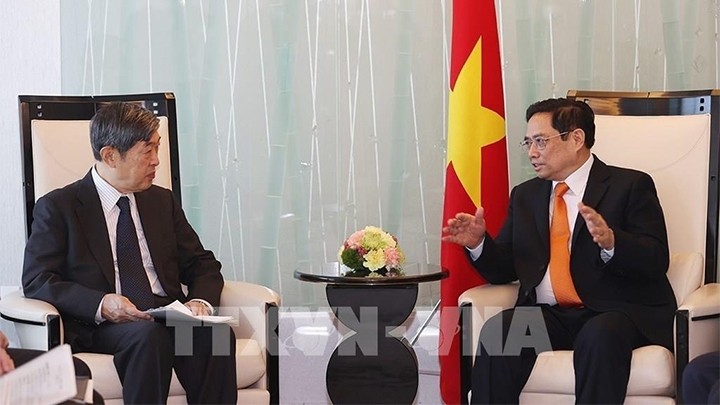 Le Premier ministre Pham Minh Chinh (à droite) rencontre le président de la JICA Kitaoka Shinichi, le 24 novembre 2021. Photo : VOV.