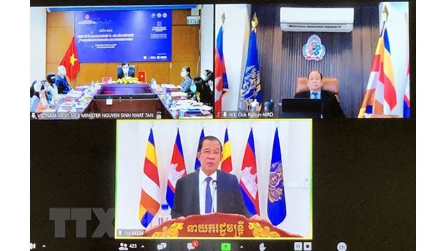Le Premier ministre cambodgien s'exprime lors du 1er Forum économique et commercial Asie-Europe à Phnom Penh - un événement parallèle à l'ASEM13. Photo: VNA