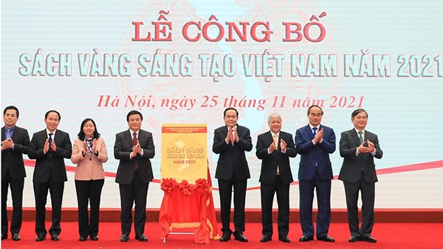 Cérémonie de lancement du Livre d'or sur l’innovation du Vietnam 2021. Photo : VGP.