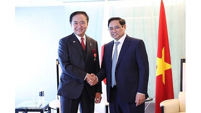 Le Premier ministre Pham Minh Chinh (à droite) et le gouverneur de la préfecture de Kanagawa, Kuroiwa Yuji (à gauche). Photo: VNA