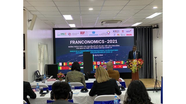 Le représentant régional de l’OIF pour l’Asie et le Pacifique, Chékou Oussouman, prend la parole lors du Forum Franconomics 2021. Photo : CVN.