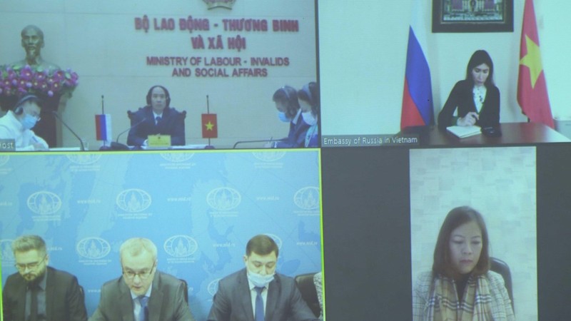 Lors de la réunion du groupe de travail Vietnam-Russie, chargé de la mise en œuvre de l’accord entre les deux gouvernements sur l’emploi. Photo: VNA