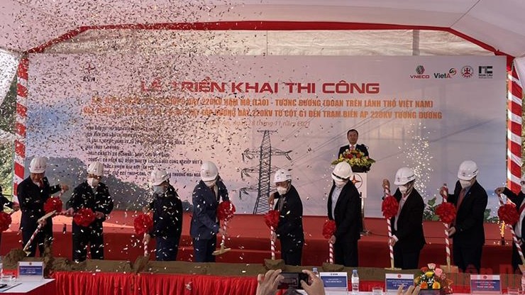 Cérémonie de lancement des travaux de construction de la ligne électrique à 220 kV Vietnam - Laos. Photo : NDEL.