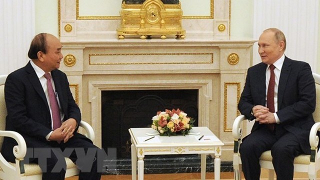Le président vietnamien Nguyên Xuân Phuc (gauche) et son homologue russe Vladimir Poutine. Photo : VNA
