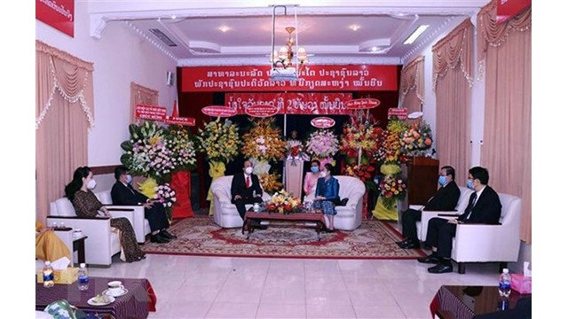 Les dirigeants de Hô Chi Minh-Ville félicitent le consulat général laotien à l’occasion de la Fête nationale laotienne. Photo : VNA.