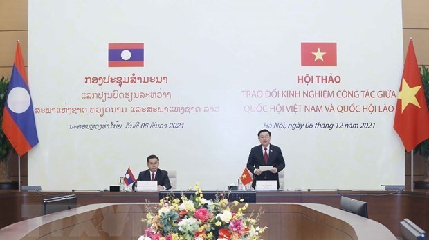 Réunion sur les missions et méthodologies de travail des deux organes législatifs du Vietnam et du Laos. Photo : VNA.