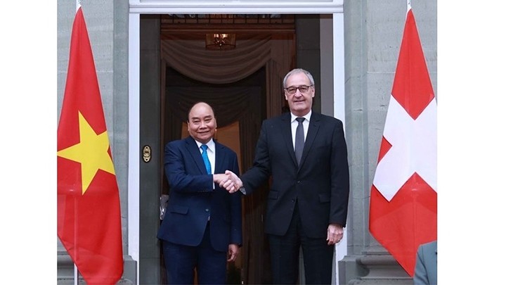 Le président Nguyên Xuân Phuc (gauche) et le président suisse Guy Parmelin. Photo : VNA