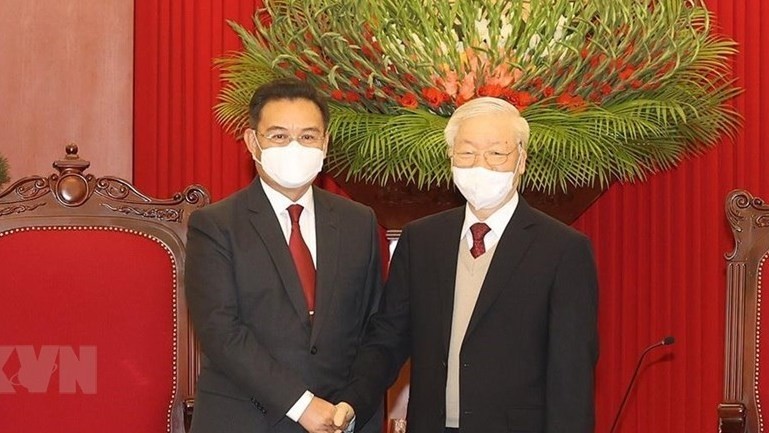 Le secrétaire général du PCV Nguyên Phu Trong (à droite) et le président de l’AN du Laos, Xaysomphone Phomvihane. Photo : VNA